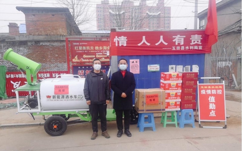 Визит представителей компании ?Хэбэй Рун Нун Цзе Шуй? к медицинским работникам, борющимся с пандемией на передовой