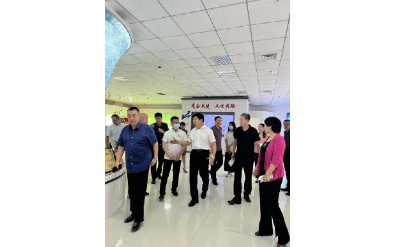 Заместитель председателя Таншаньского народного политического консультативного совета, член партийной группы Дун Сюэчжун с делегацией посетил нашу компанию с инспекционной проверкой